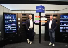 Vendolution is nieuw op deze beurs Hanno de Joode en Fred Lichteveld geven uitleg over deze nieuwe verkoopautomaten